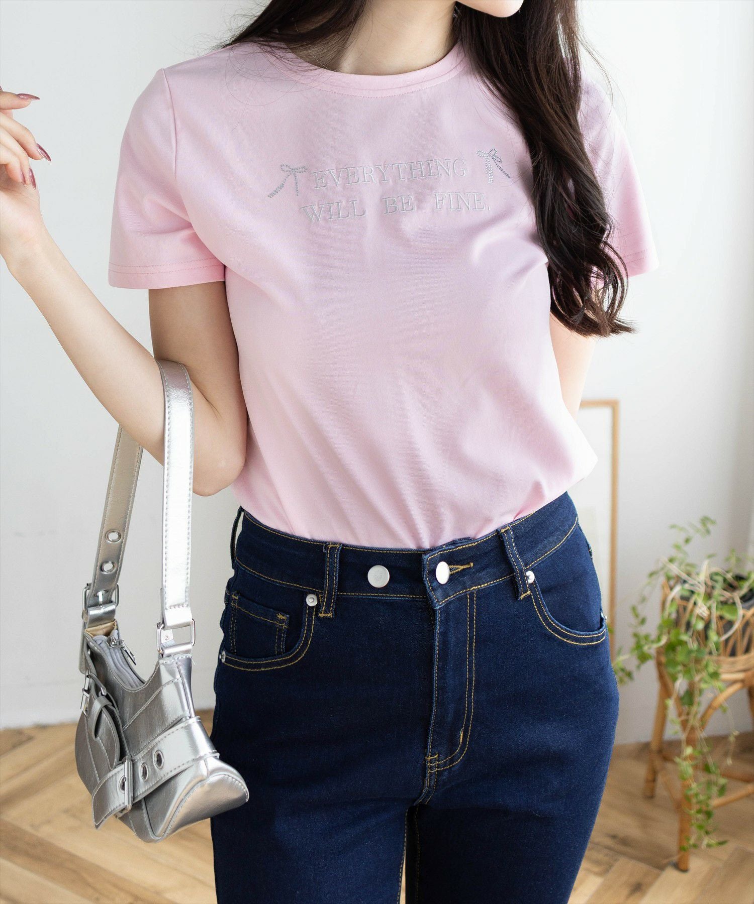 新品 GIVENCHY ラインストーン ロゴ 半袖Tシャツ ピンク レディース THE CASUAL｜ラインストーンショート丈半袖Tシャツ | Rakuten Fashion