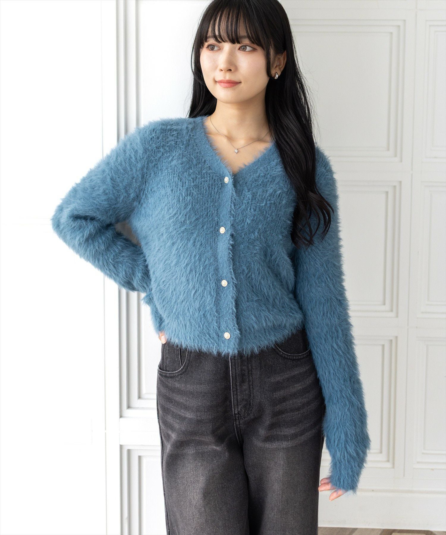 美品♡フォクシー アッパースタンダード カーディガン シェルボタン ライトブルー clear ビジューボタンフェザーショートカーディガン[CL9059
