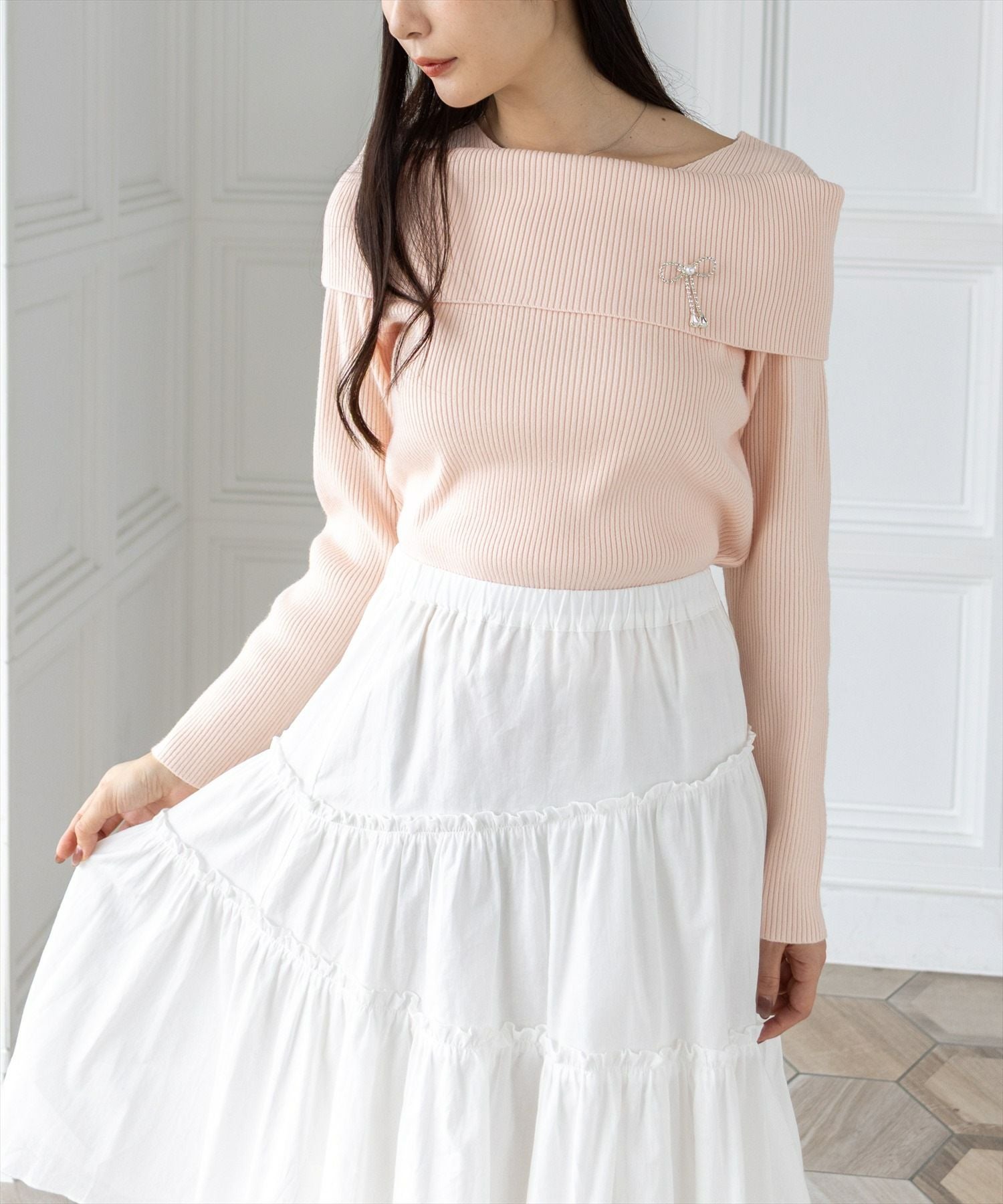clear≪再入荷≫ブローチ付きオフショルニットトップス[CL9191