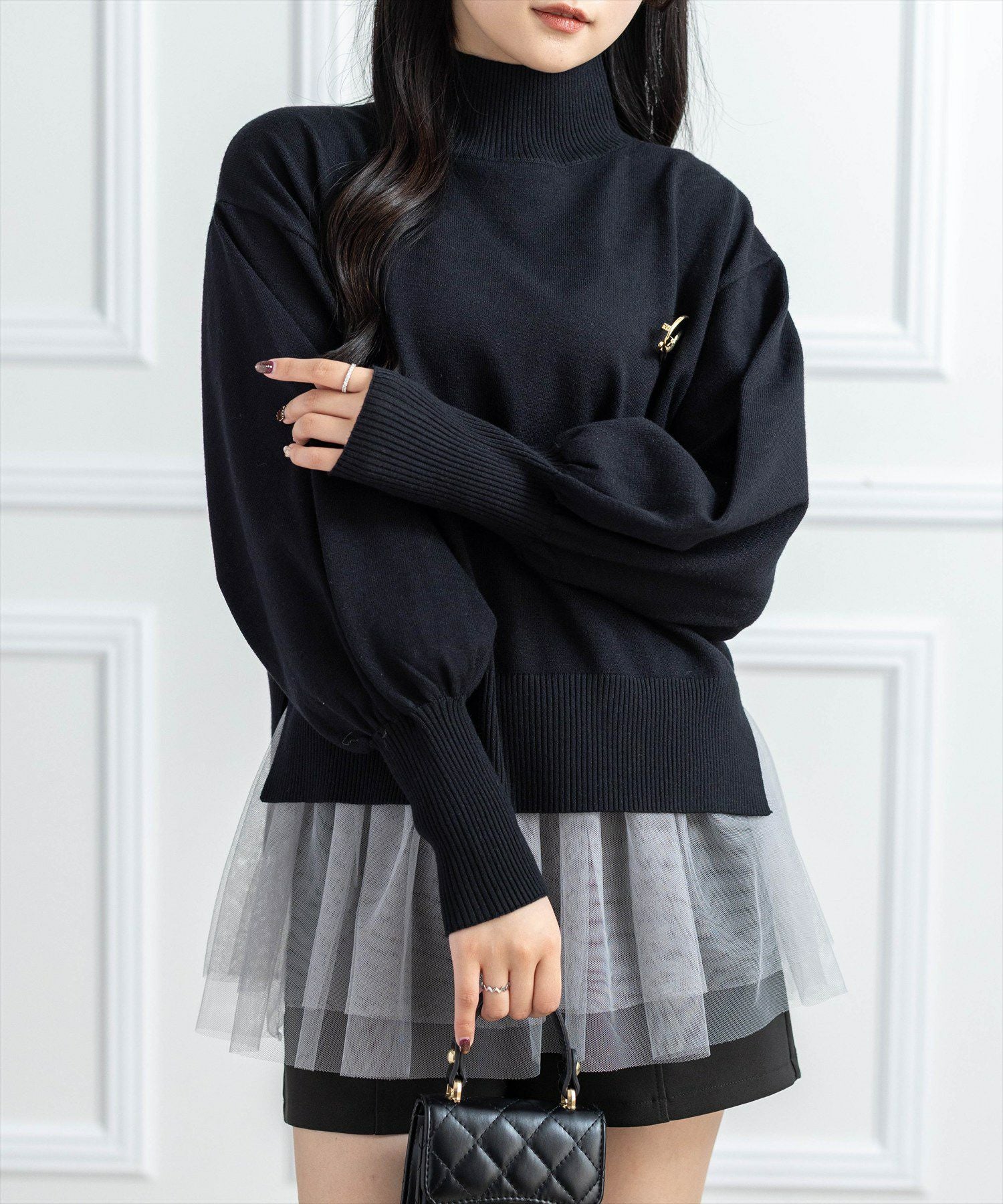 CLEAR BASIC≪新色追加≫ブローチ付きハイネックニットトップス CLEAR BASIC≪新色追加≫ブローチ付きハイネックニットトップス