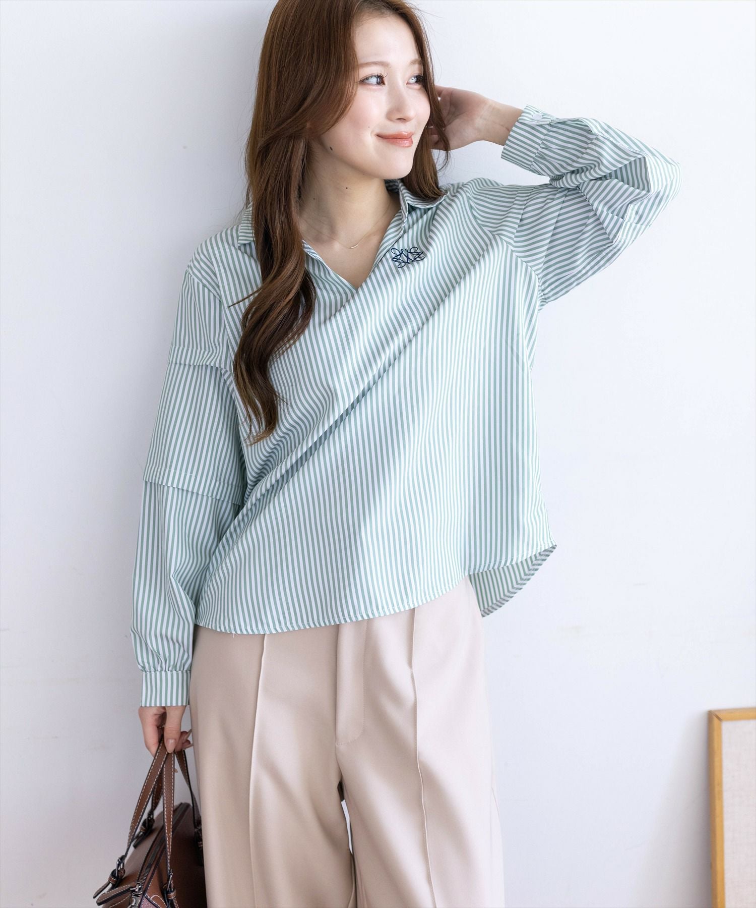 CLEAR BASIC≪再入荷≫ワンポイント刺繍袖タックストライプシャツ