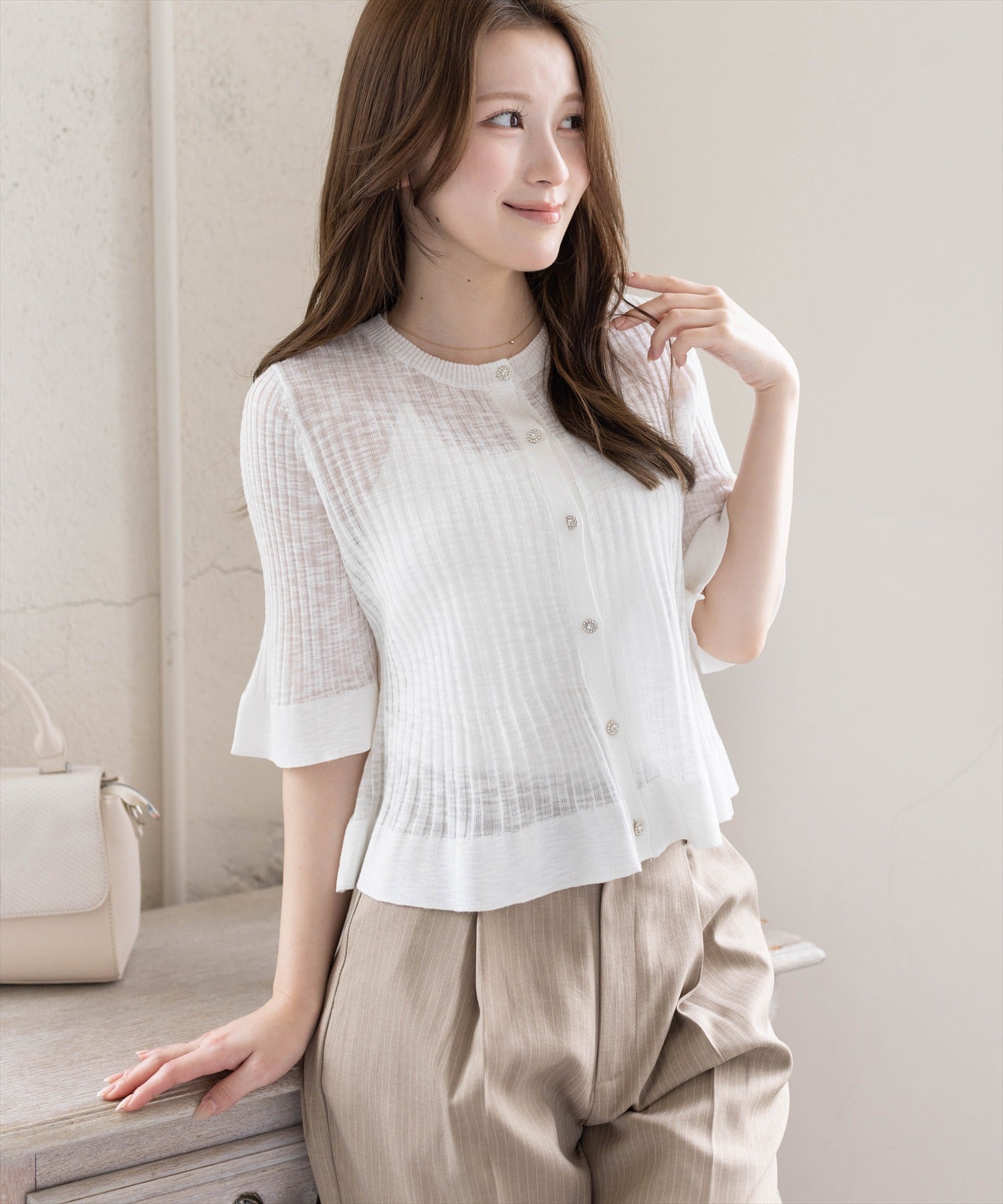 美品✨21SS フォクシー ビジューボタン ✨6.1万 春夏シアーカーディガン ビジューボタンシアーカーディガン レディース｜フリルニット CLEAR