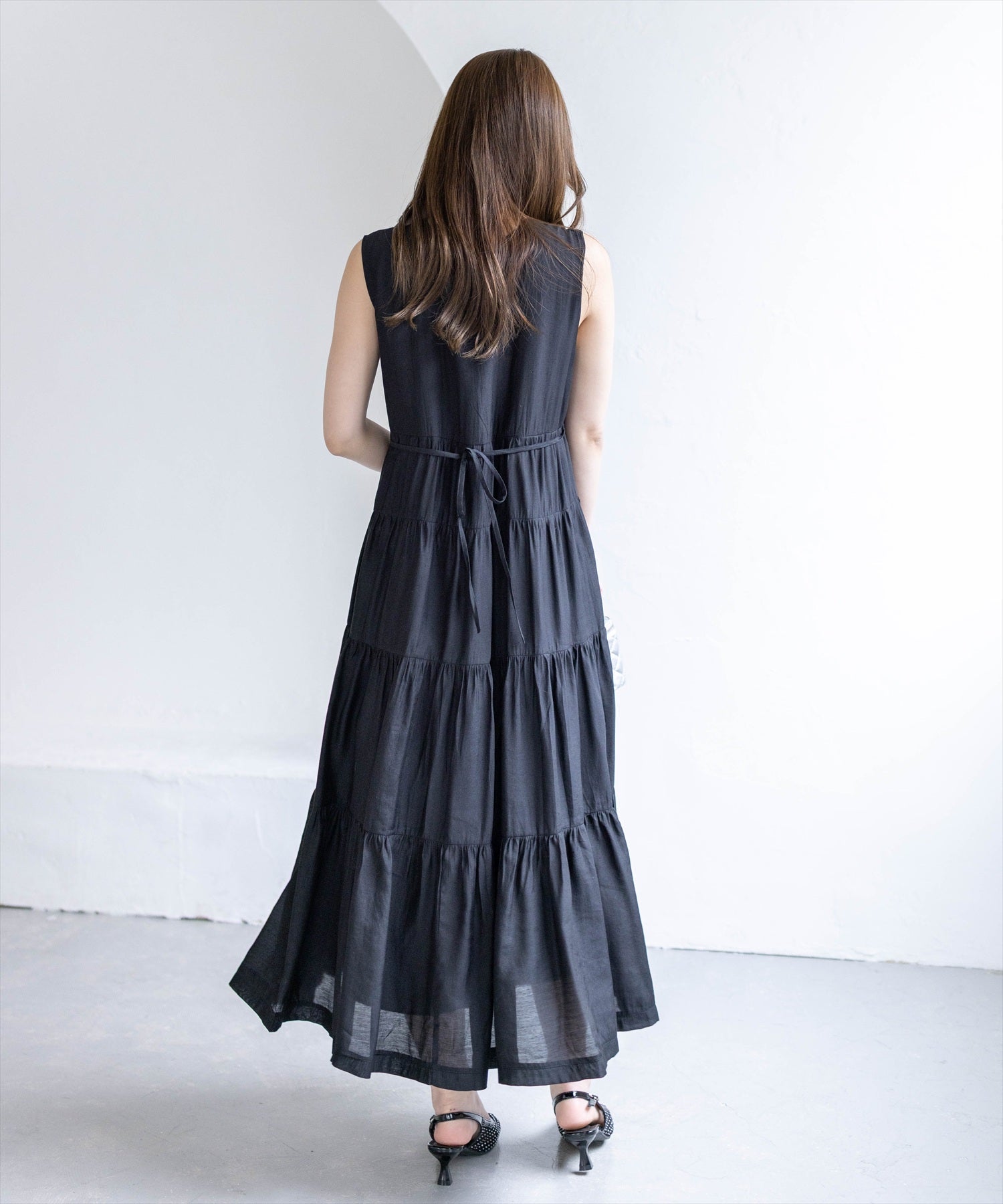 CLEAR BASIC≪再入荷≫Vネックノースリーブティアードワンピース