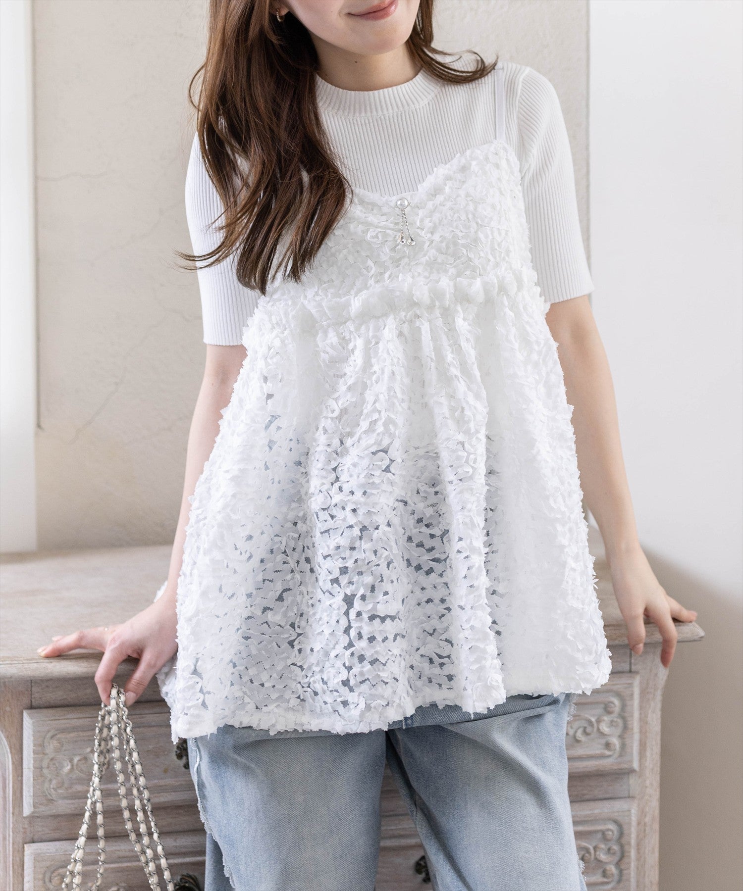 CLEAR BASIC≪新作≫チャーム付きウェーブ刺繍チュールキャミ
