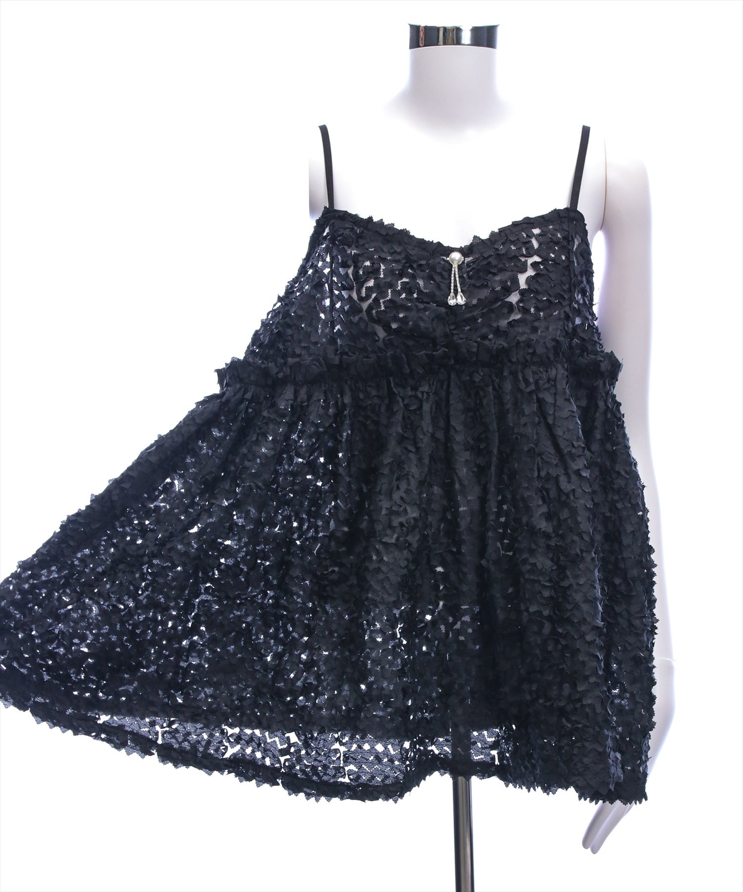 CLEAR BASIC≪新作≫チャーム付きウェーブ刺繍チュールキャミ