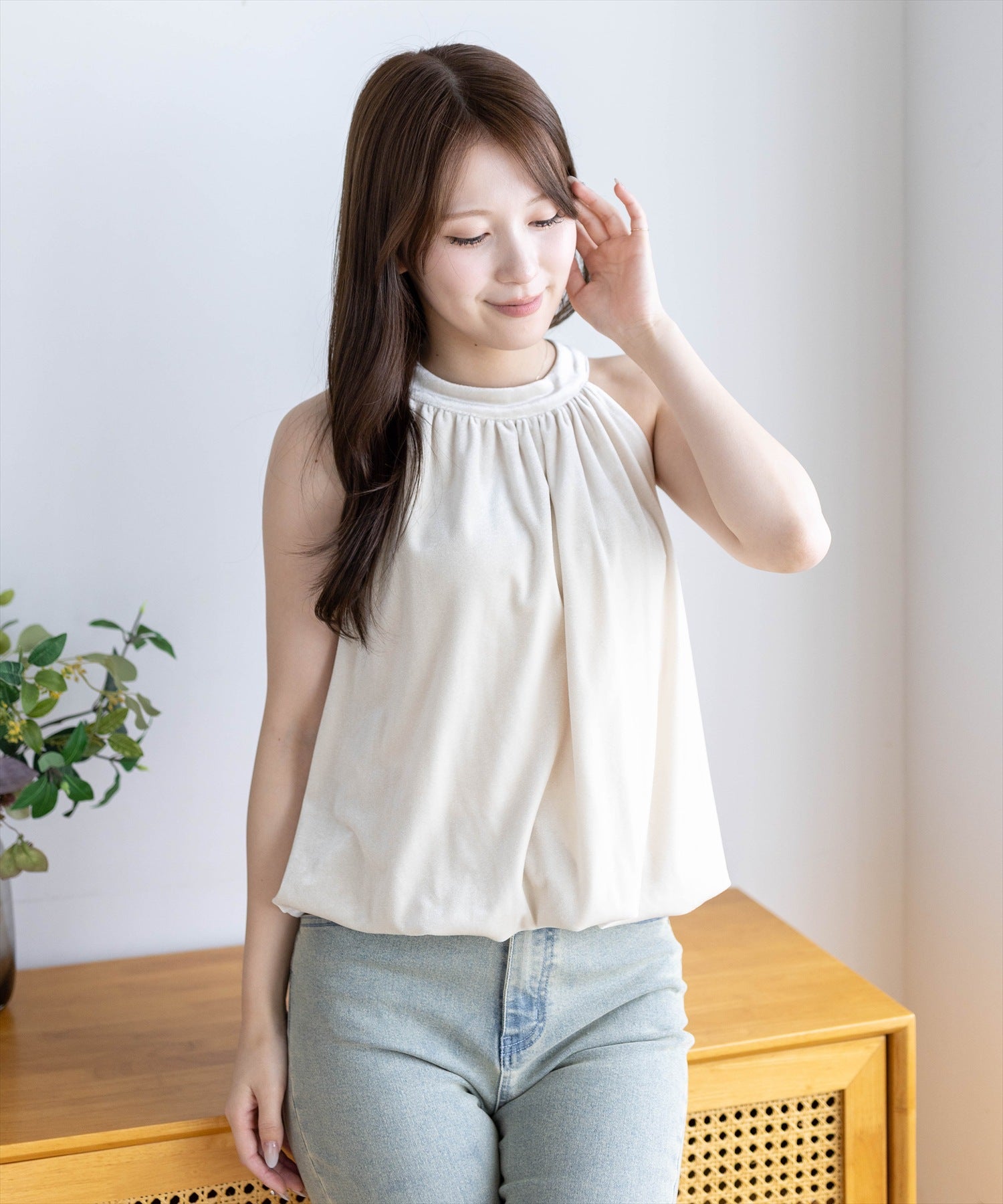 clear≪WEB先行販売/新作≫ホルターネックベロアバルーントップス