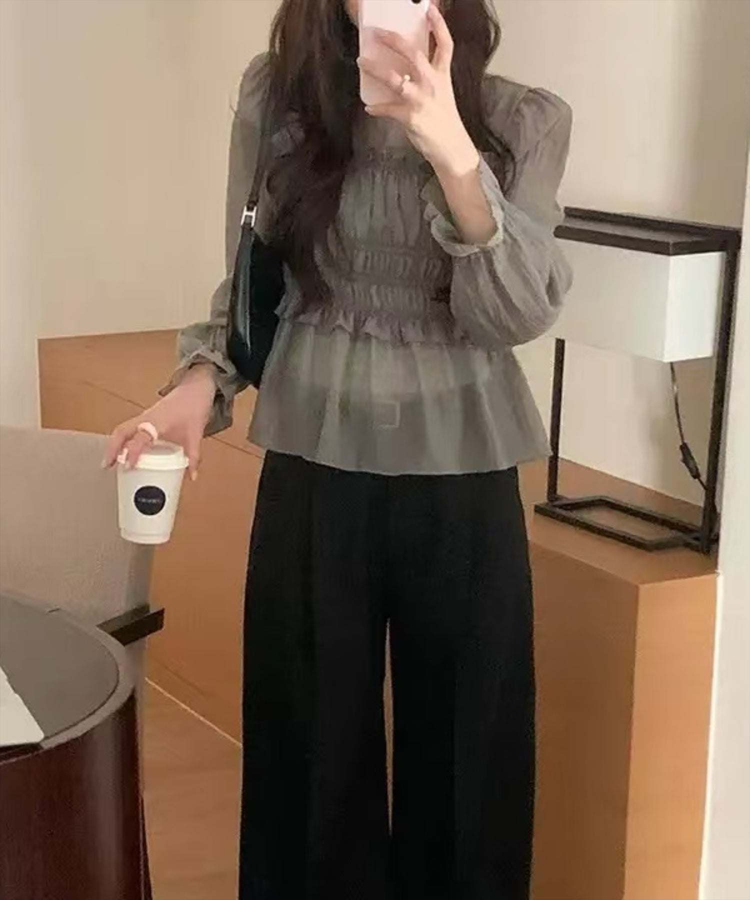 チャコールグレー着用