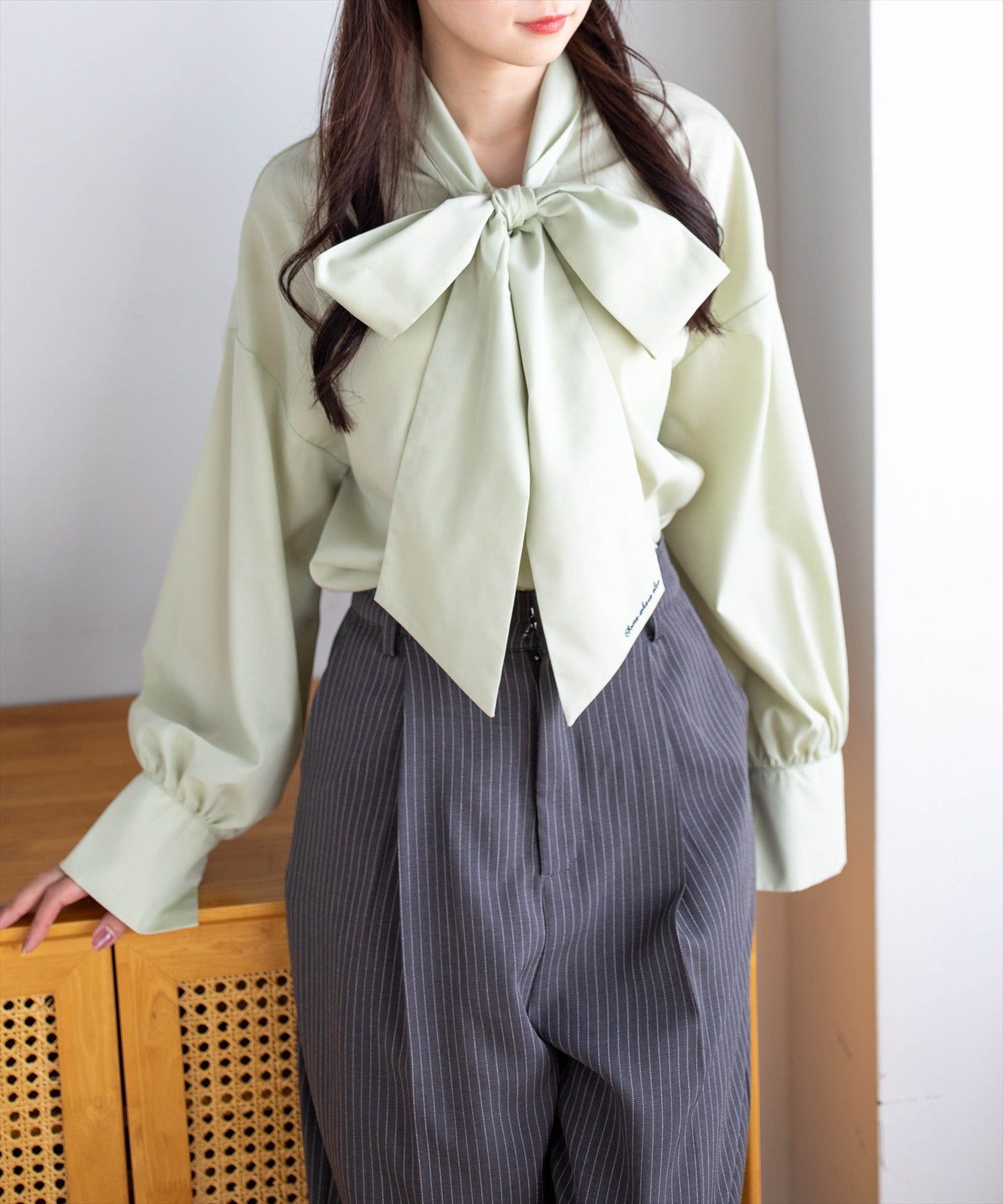 CLEAR BASIC≪新作≫刺繍入りボウタイリボンブラウス[CL10028]