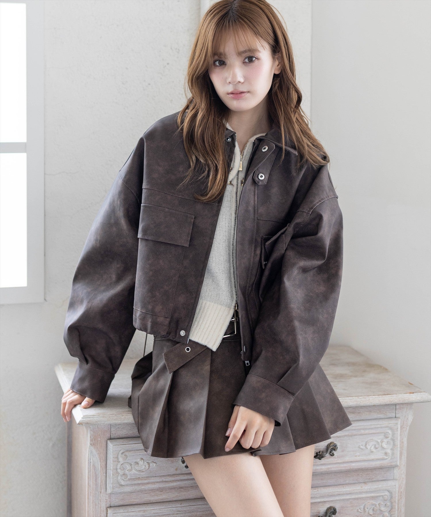 PESERICO ショート丈ブルゾン/ホワイト/新品未使用 clear≪新作≫ロゴプレート付きレザーショート丈ブルゾン(セット可